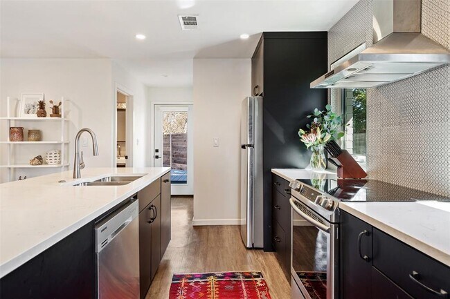 Building Photo - 6805 Western Oaks Blvd