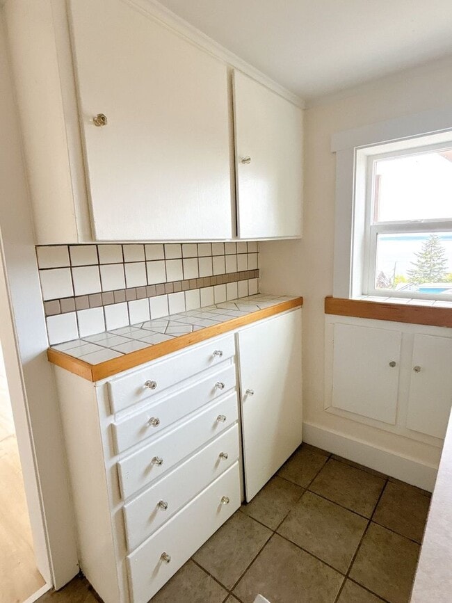 Building Photo - Bay-View 1Bed/1Bath Duplex Near WWU