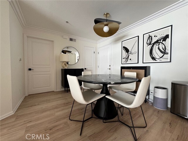 Building Photo - 7320 Hawthorn Ave