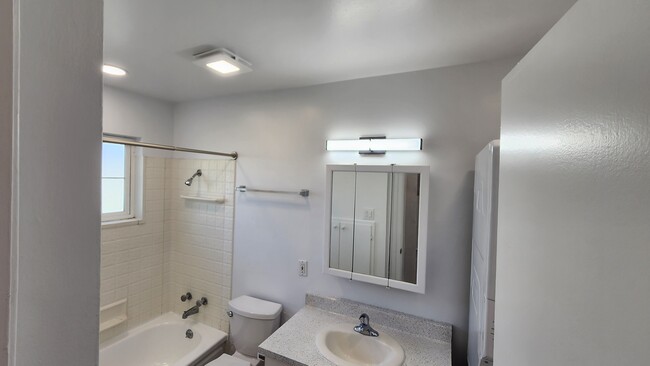 Building Photo - 4051 Park Center Ln