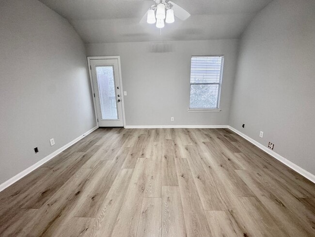 Building Photo - Cedar Park Condo  Freshly Updated