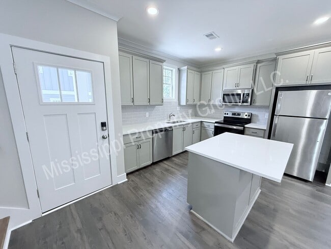 Building Photo - 1405 Pleasant Dr