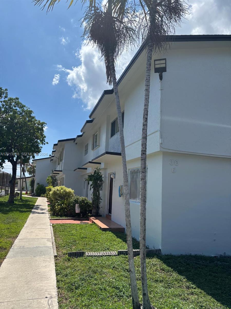 Building Photo - 30 SW 108th Ave