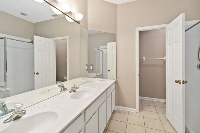 Building Photo - MOVE-IN SPECIAL- Nice 3/2 with Bonus Room ...