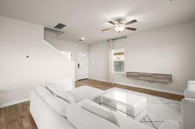 Building Photo - 14424 Heartland Dr