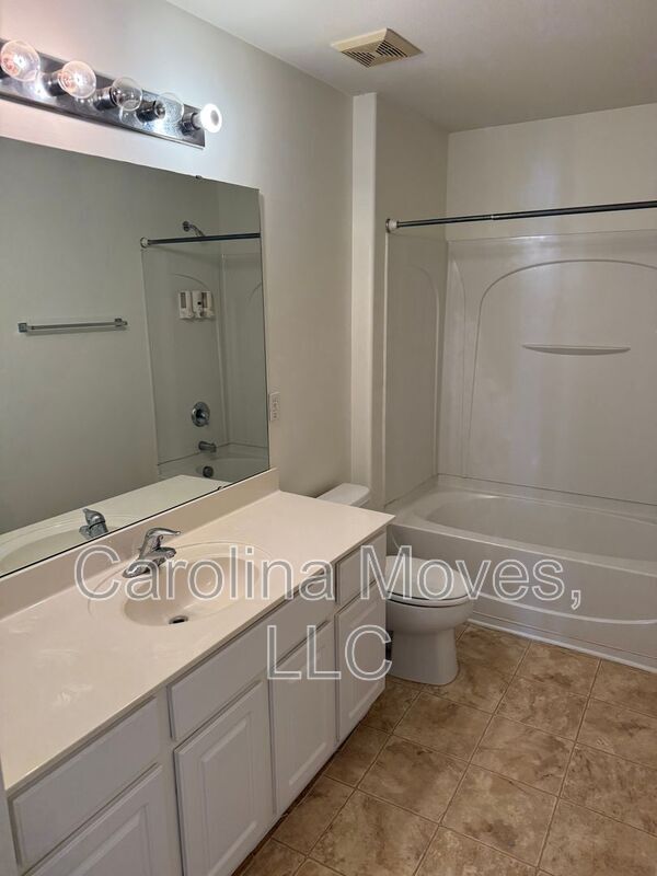 Building Photo - 223 Collingwood Ln