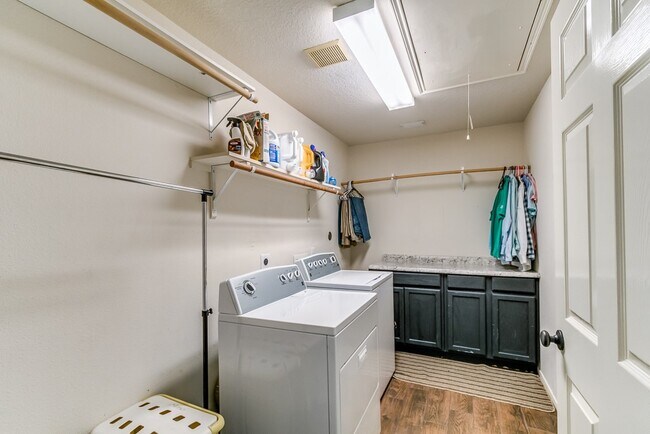 Building Photo - 3715 Slocom Dr