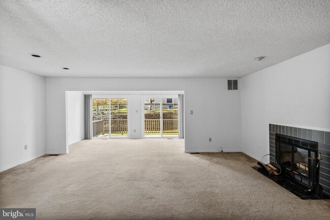 Building Photo - 835 Chanticleer