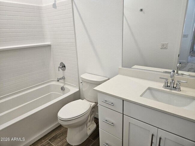 Building Photo - 3357 S Primrose