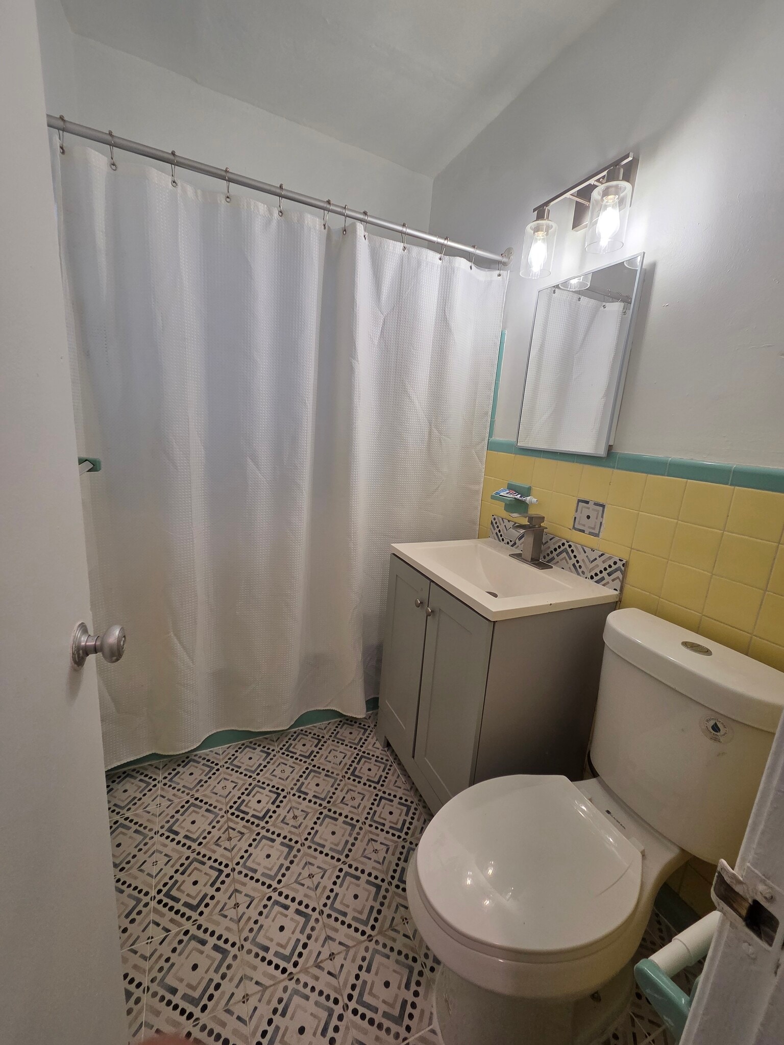 Building Photo - 1110 NW 6th Ave