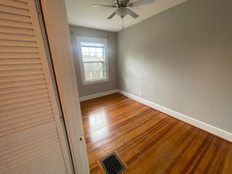 Building Photo - 6637 Murray Rd