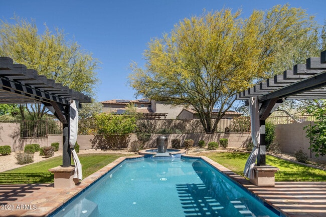 Building Photo - 9818 E Edgestone Dr