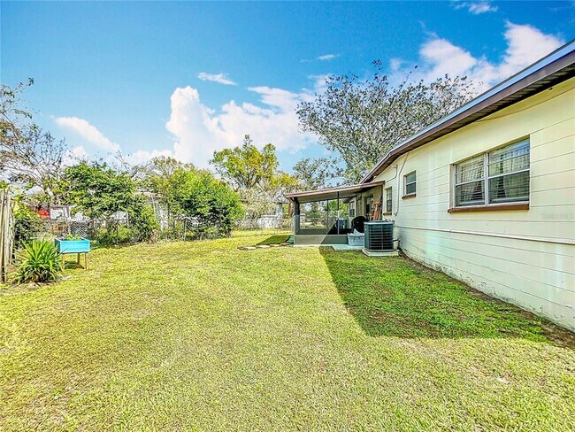 Building Photo - 1625 Crystal Ct W