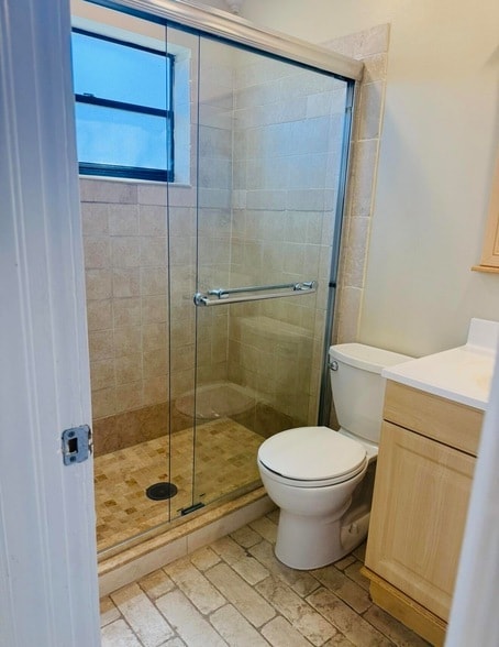 Building Photo - 1005 Manor Dr