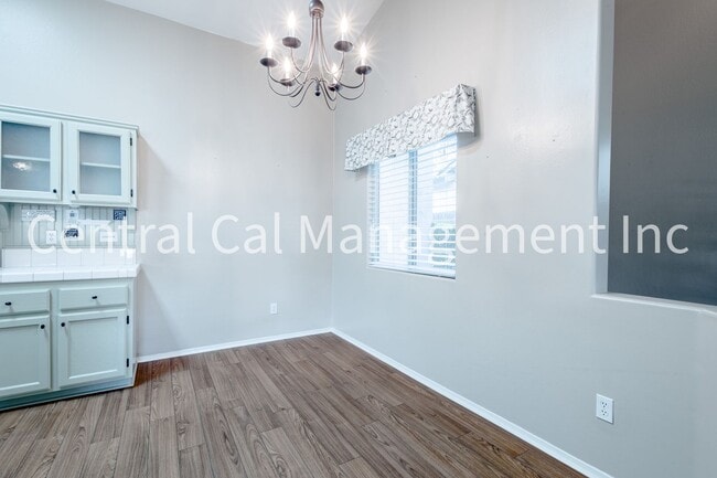 Building Photo - 3 Bedroom/2 Bath Home in Desired Riverlakes Community - $2450 per month!