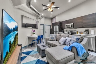 Building Photo - Furnished 2-Bedroom, 2-Bath Apartment near the Medical Campus