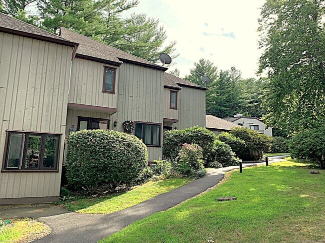 Building Photo - 10 Talcott Ridge Rd