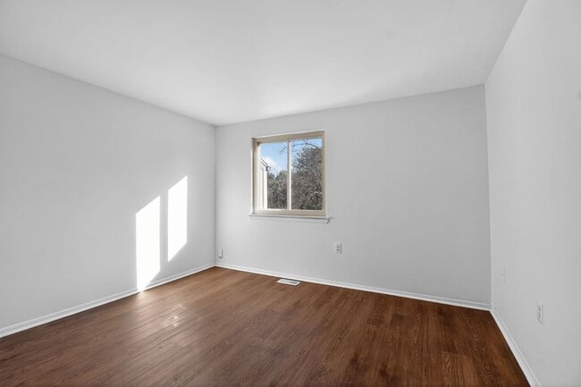 Building Photo - 4 Bed 3.5 Bath in Gaithersburg