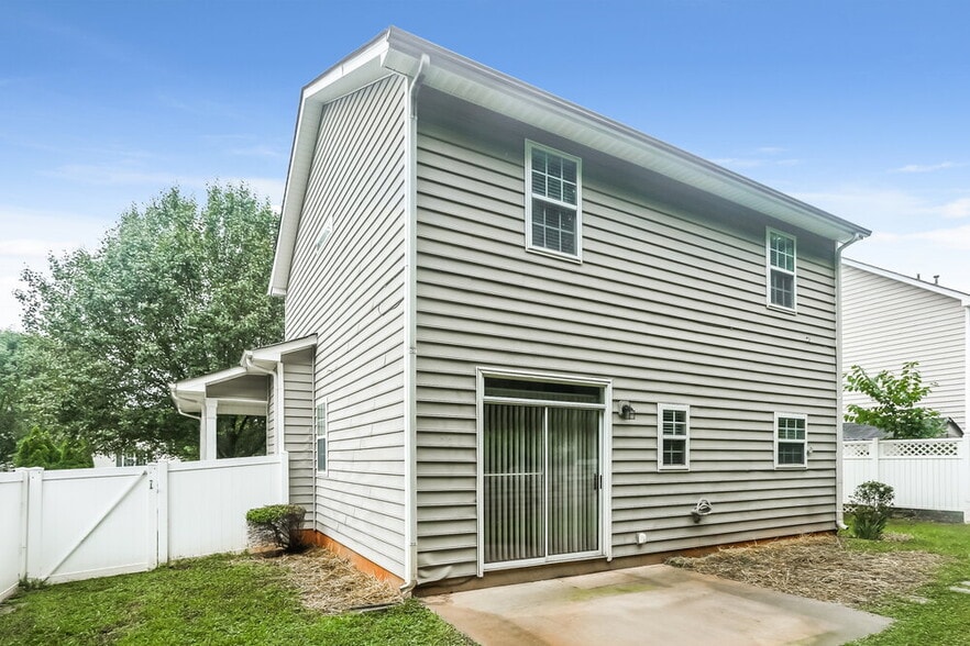Building Photo - 6918 Lowen Rd