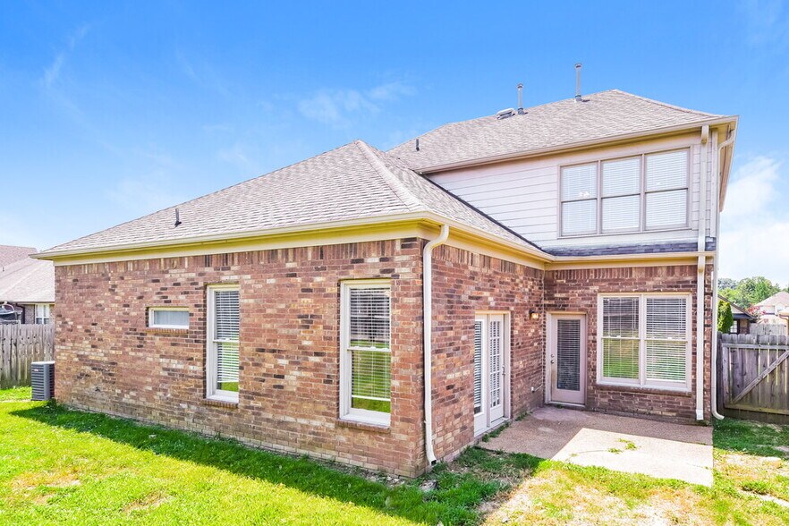 Building Photo - 2906 N Hartland