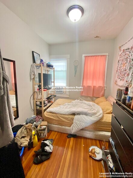 Building Photo - 19 Roseclair St