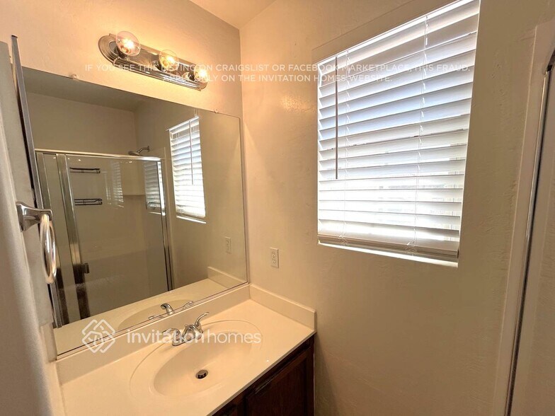 Building Photo - 12112 W Dahlia Dr