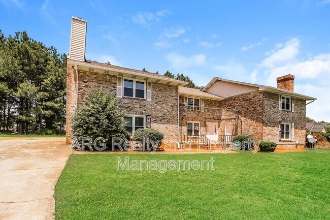 Building Photo - 2140 Fairway Ct SE