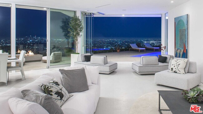 Building Photo - 1542 Blue Jay Way