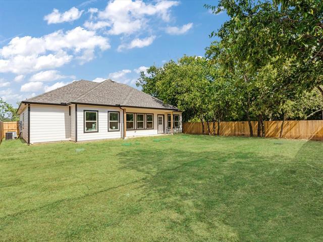 Building Photo - 2411 Mercedes St