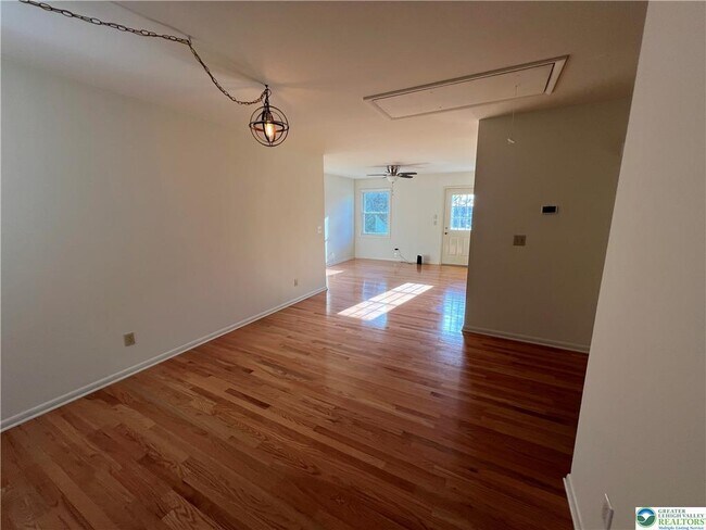 Building Photo - 2915 Schoenersville Rd