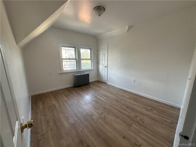 Building Photo - 106 Saratoga Ave