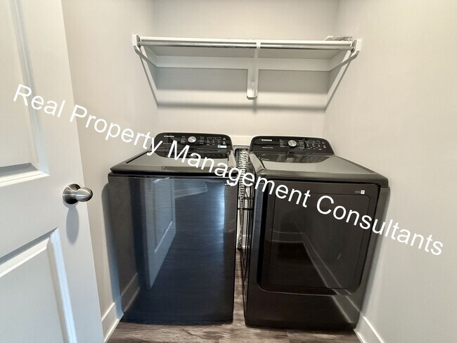 Building Photo - $500 off Move In Special on 4-bedroom, 3-b...