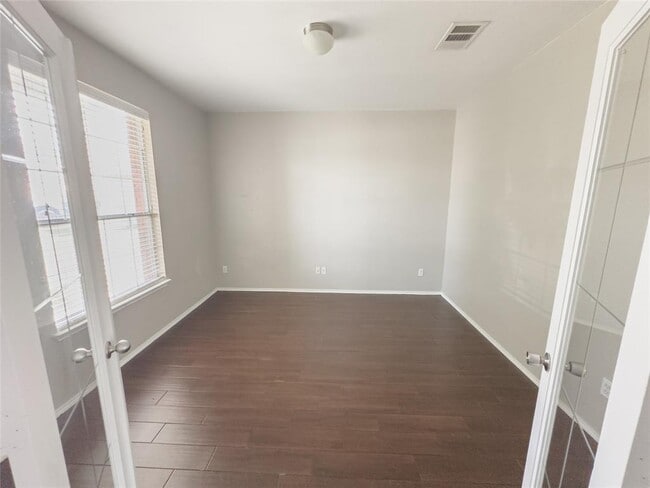 Building Photo - 9909 Fantail Ln