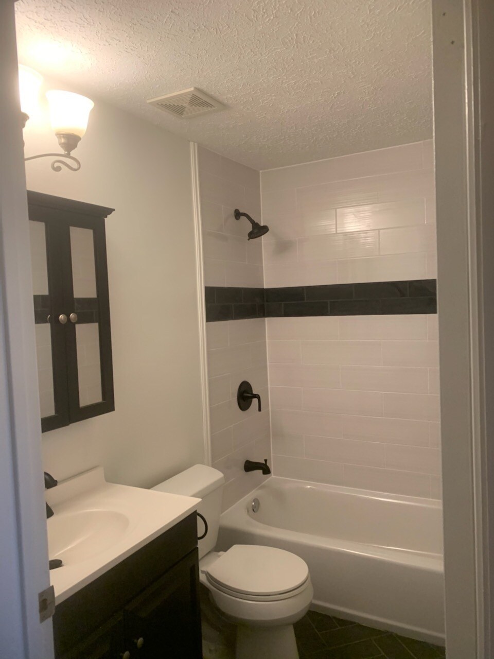 Building Photo - 2207 Hawthorne Drive