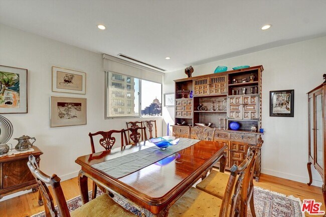 Building Photo - 2160 Century Pk E