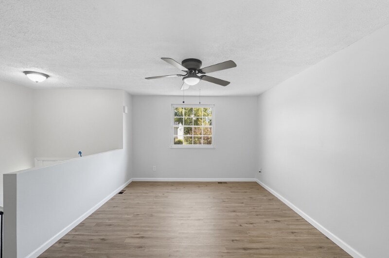 Building Photo - 7 Waterside Way