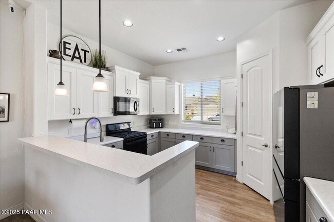 Building Photo - 6149 Laguna Ln