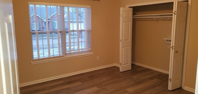 Building Photo - 3 bd, 2 ba house in SW Katy Lake Estates subdivision, fenced, w/d included, corner lot