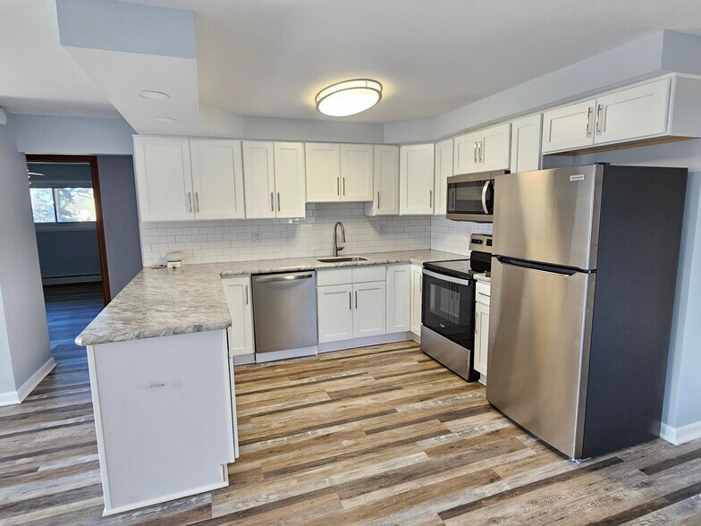 Kitchen - 7288 Shawnee Rd