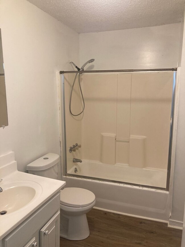 Building Photo - Woolmarket 3 Bedroom