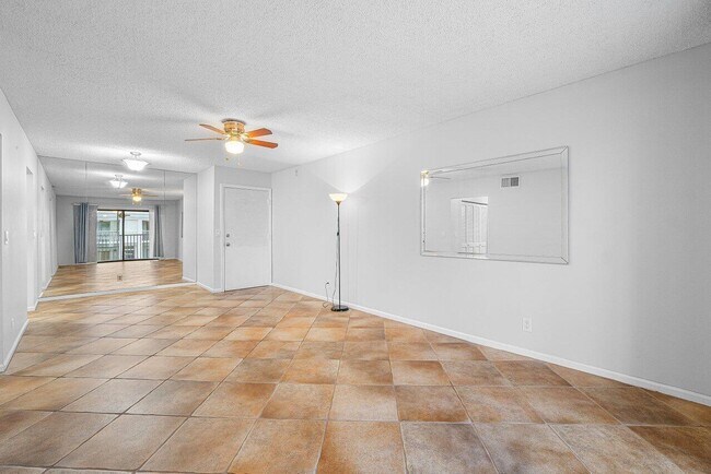 Building Photo - 120 Cypress Club Dr
