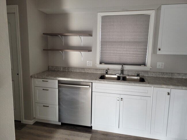 Building Photo - 2239 N Huron Dr