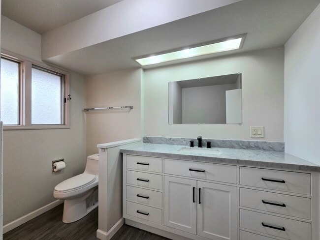 Building Photo - 4 Bed, 2 Bath -- Newly Renovated -- Home on Wenatchee Golf & Country Club's 16th Fairway**