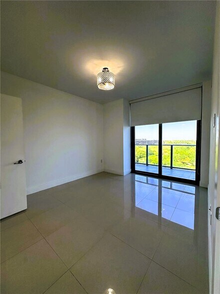 Building Photo - 16385 Biscayne Blvd