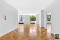 Building Photo - Spacious 3-Bedroom, 2-Bath Apartment on We...