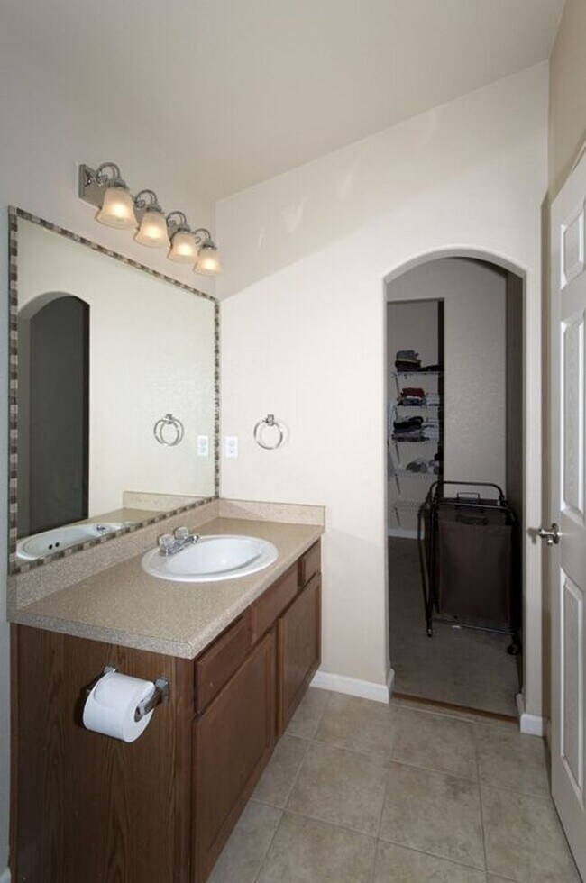 Building Photo - **HOLIDAY MOVE IN SPECIAL**