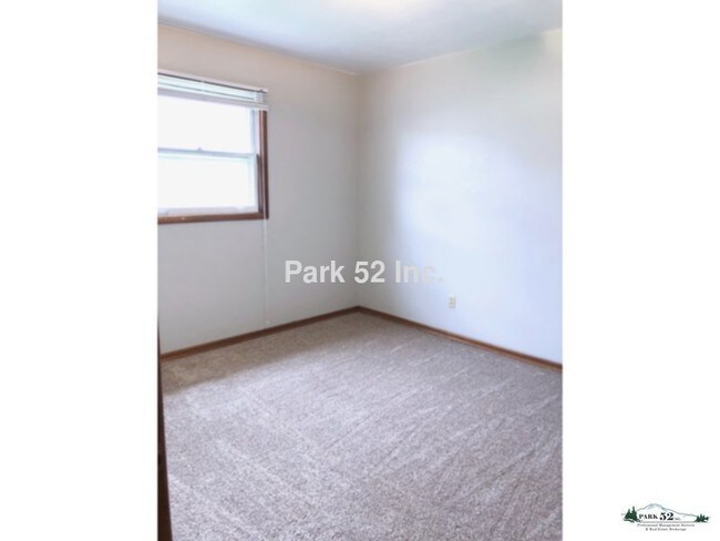 Building Photo - 317 4th Ave SW