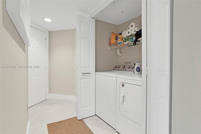 Building Photo - 2009 SE 10th Ave