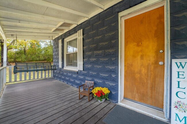 Building Photo - 614 E Brushy Valley Dr