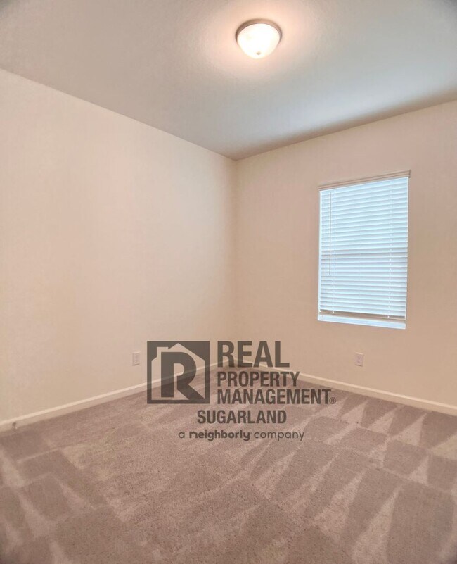 Building Photo - Water Views & Modern Style in Richmond